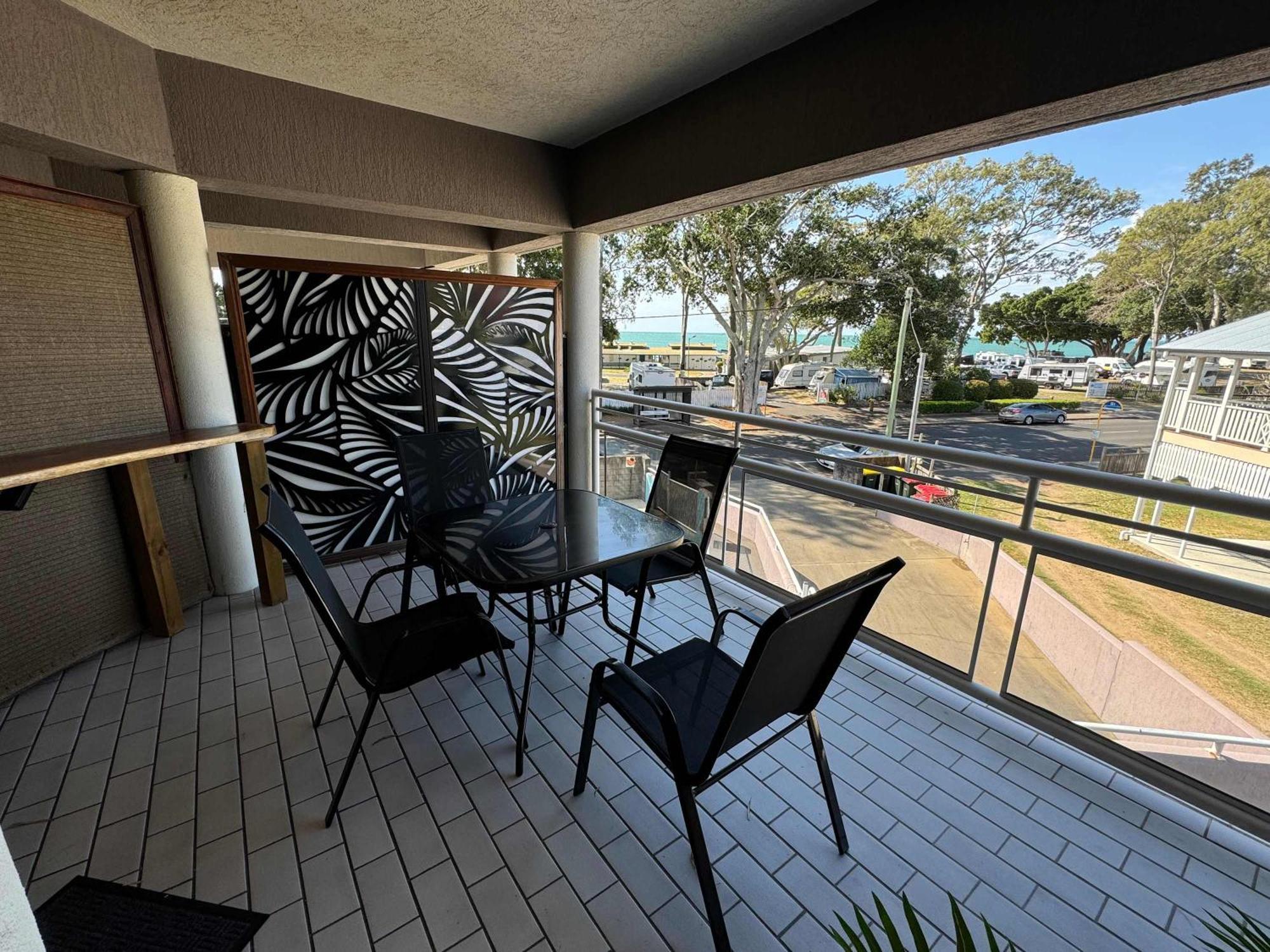 Beach Villa On The Esplanade Hervey Bay Exterior photo